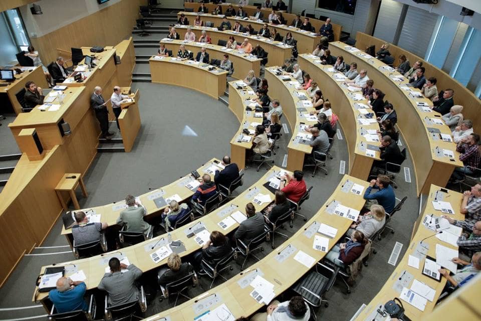 [files/projects_parlement-citoyen.jpg]